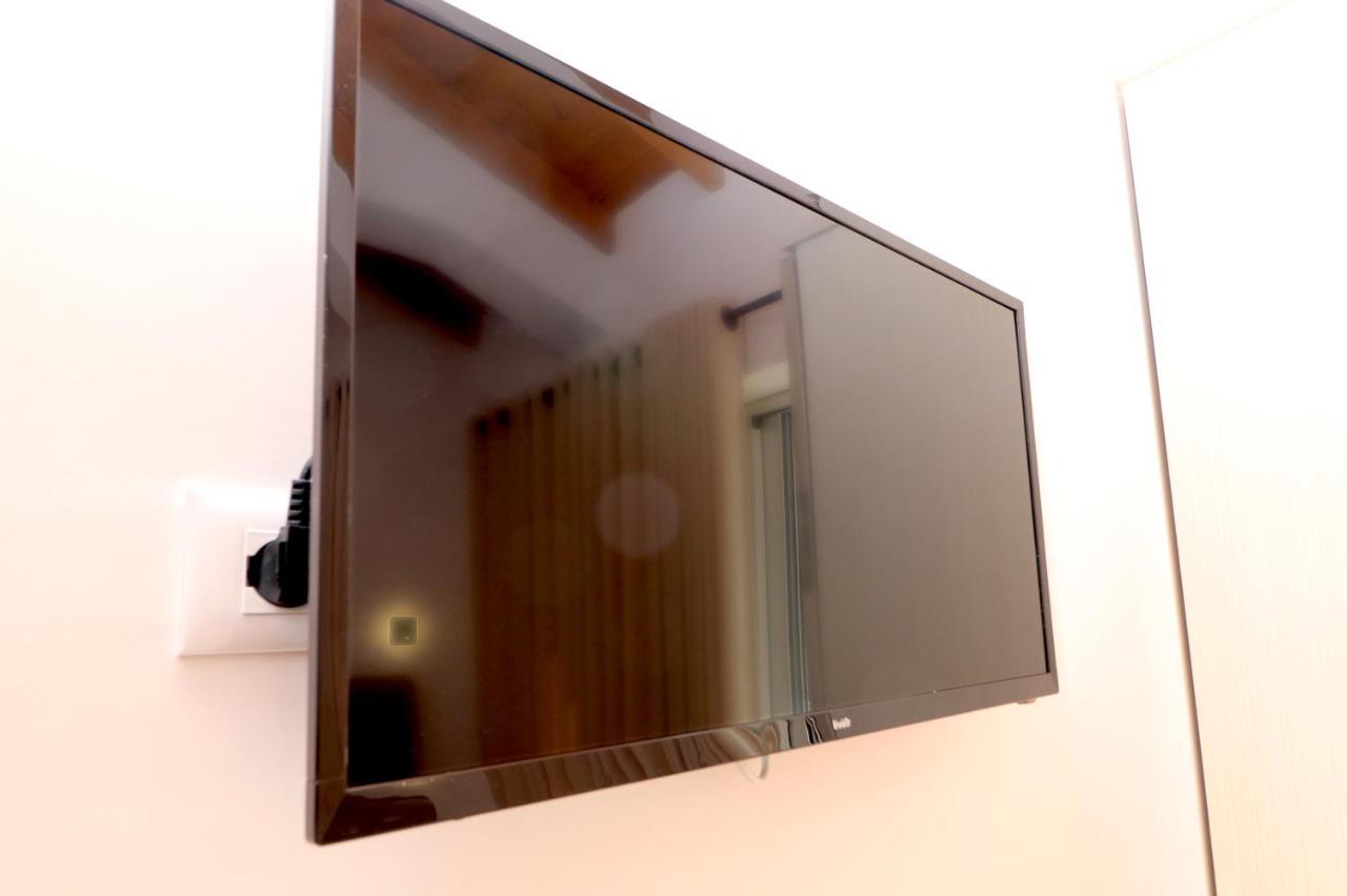 Fegi Rooms Himare Buitenkant foto