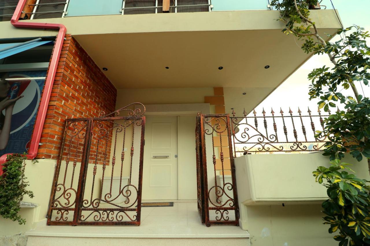 Fegi Rooms Himare Buitenkant foto