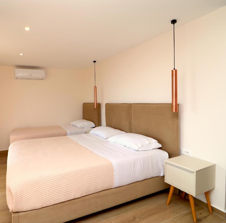 Fegi Rooms Himare Buitenkant foto