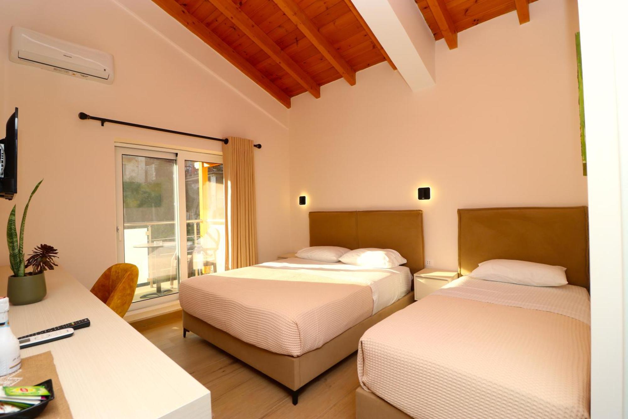 Fegi Rooms Himare Buitenkant foto